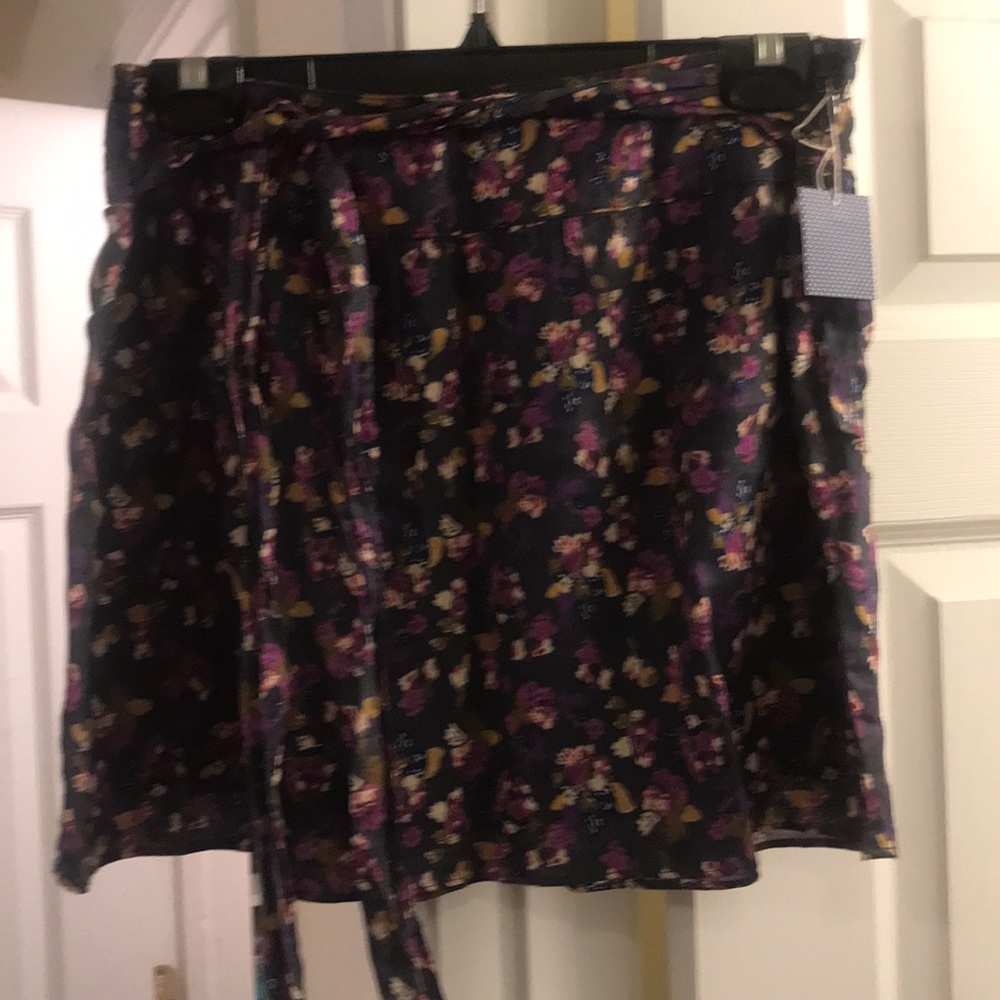 Adorable semi mini skirt